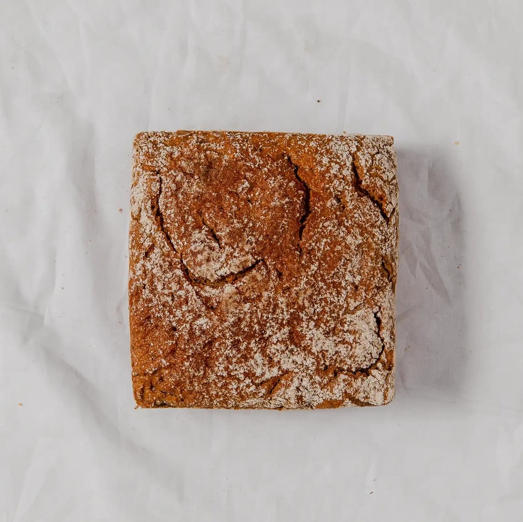 Product image: https://ywyaxieju1yyvemh.public.blob.vercel-storage.com/images/products/razny-kvaskovy-chlieb-QMN8vBCsPF5QfxqdcXfhR2y4Ph1sPb.jpg